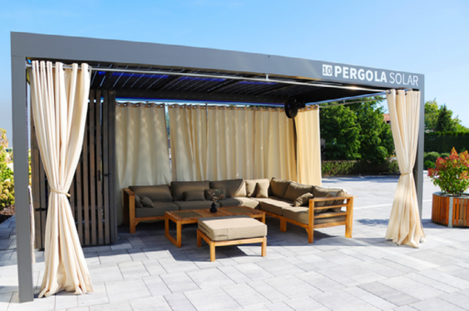 Solar-Pergola: Terrassenüberdachung & Stromproduktion in einem System